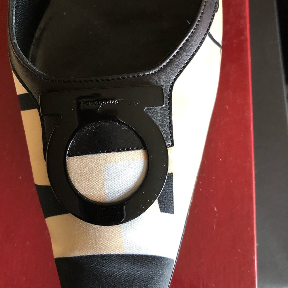 Salvatore Ferragamo Flat Loafers